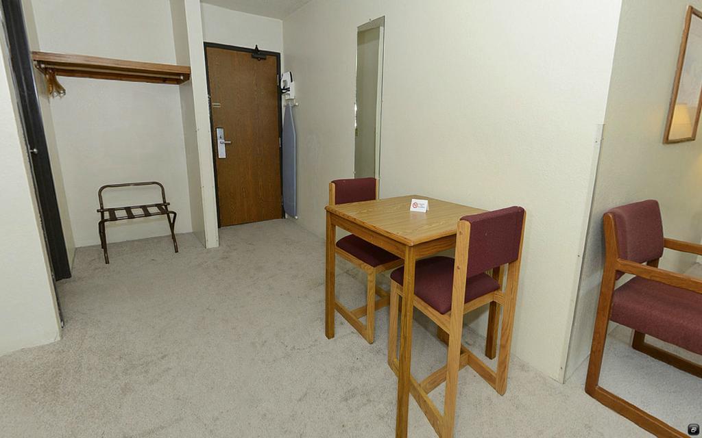 Rodeway Inn Whitehall Bilik gambar